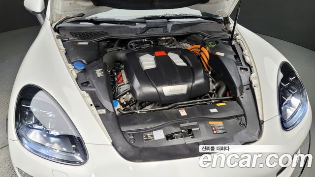 Porsche Cayenne 2012 — photo 6