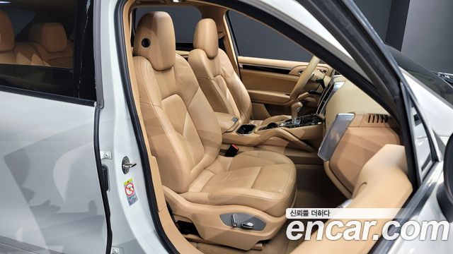 Porsche Cayenne 2012 — photo 10