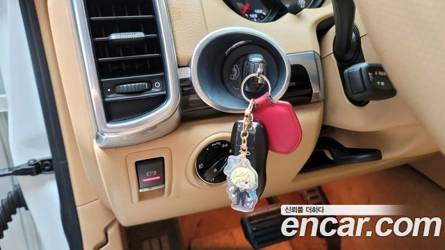 Porsche Cayenne 2012 — photo 17