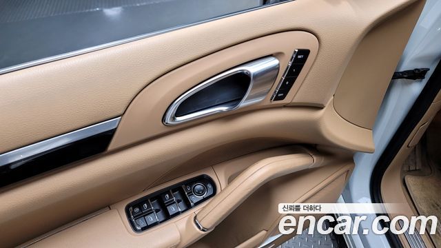 Porsche Cayenne 2012 — photo 18