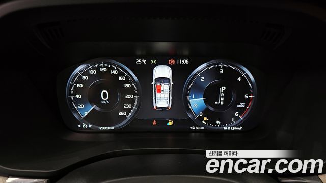 Volvo XC60 2020 — photo 8