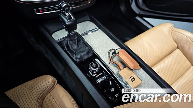 Volvo XC60 2020 — photo 9