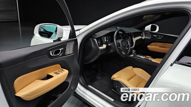 Volvo XC60 2020 — photo 11