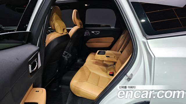 Volvo XC60 2020 — photo 12