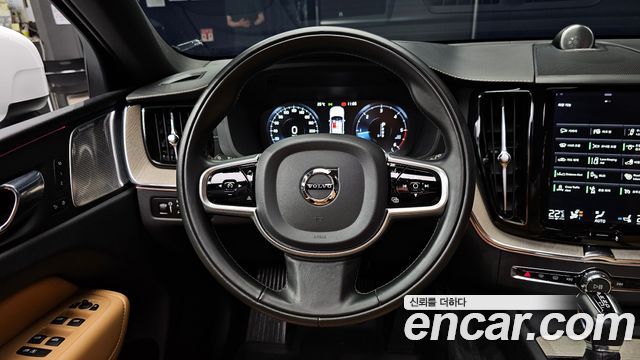 Volvo XC60 2020 — photo 13