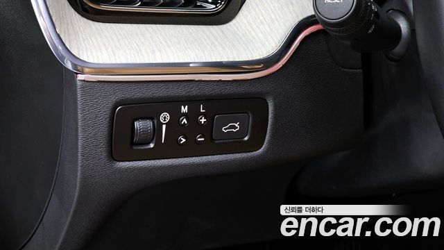 Volvo XC60 2020 — photo 15