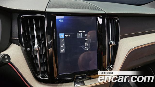 Volvo XC60 2020 — photo 18