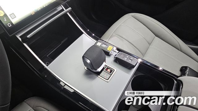 Land Rover Range Rover Evoque 2024 — photo 9