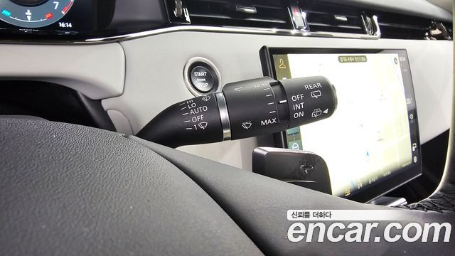Land Rover Range Rover Evoque 2024 — photo 17
