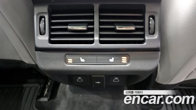 Land Rover Range Rover Evoque 2024 — photo 18