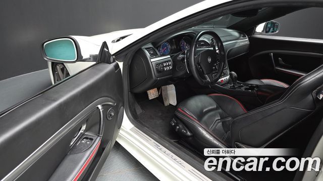 Maserati GranTurismo 2016 — photo 11