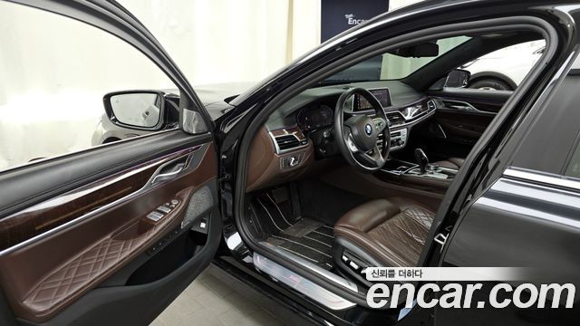 BMW 7-Series 2020 — photo 10
