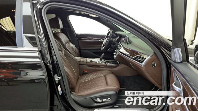 BMW 7-Series 2020 — photo 11