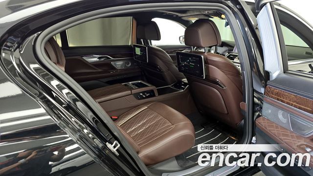 BMW 7-Series 2020 — photo 12