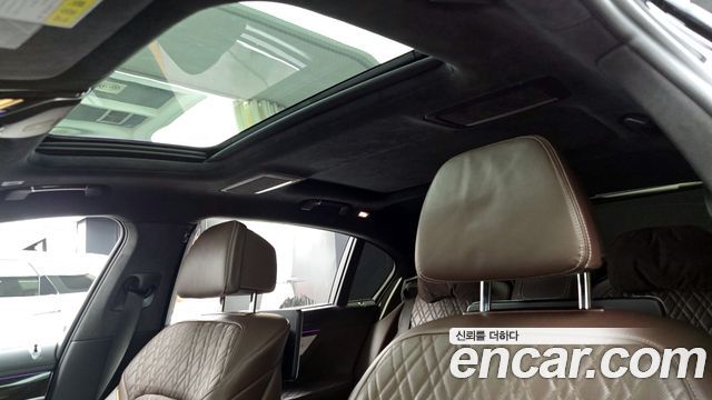BMW 7-Series 2020 — photo 18