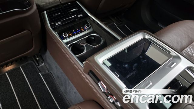 BMW 7-Series 2020 — photo 19