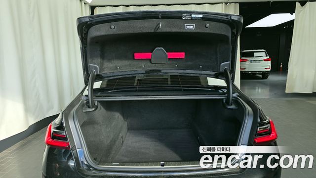 BMW 7-Series 2020 — photo 20