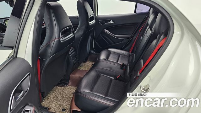 Mercedes-Benz GLA-Class 2016 — photo 12