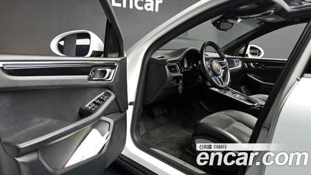 Porsche Macan 2016 — photo 11