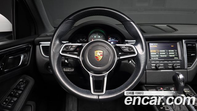 Porsche Macan 2016 — photo 13
