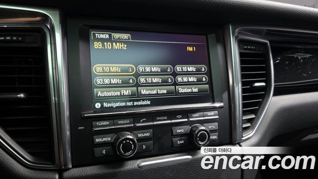 Porsche Macan 2016 — photo 15