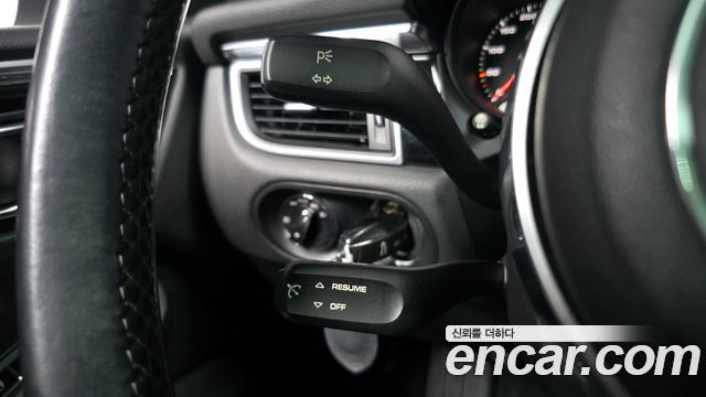 Porsche Macan 2016 — photo 17