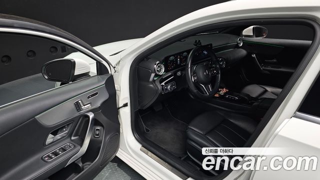 Mercedes-Benz A-Class 2021 — photo 11
