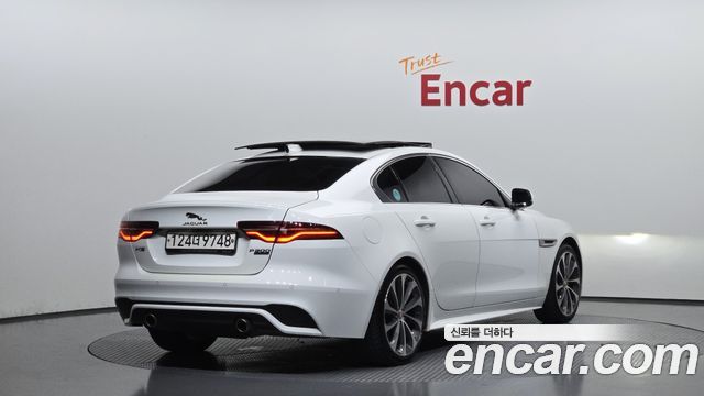 Jaguar XE 2020 — photo 2