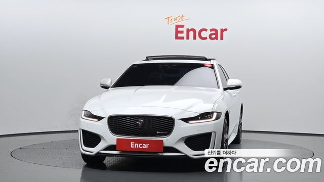 Jaguar XE 2020 — photo 3