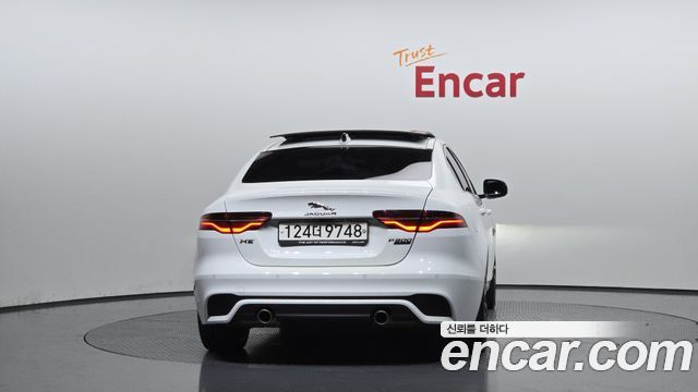 Jaguar XE 2020 — photo 4