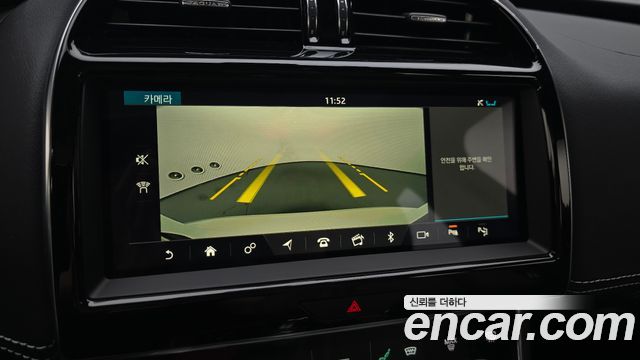 Jaguar XE 2020 — photo 14