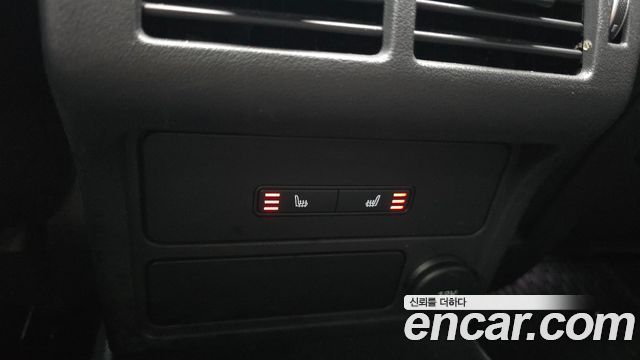 Jaguar XE 2020 — photo 18