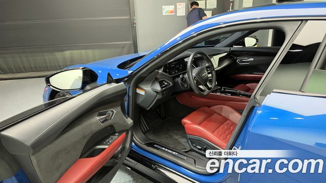Audi e-tron GT 2022 — photo 10