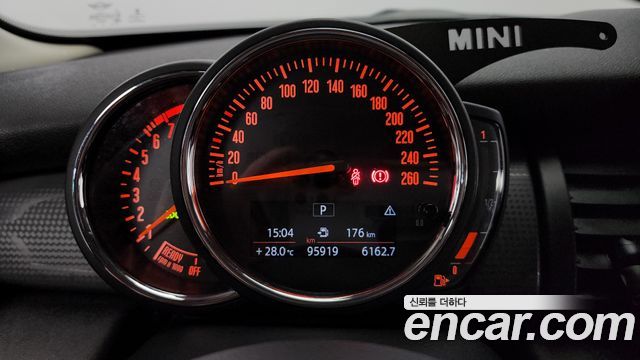 Mini Cooper 2019 — photo 8