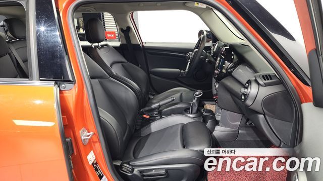 Mini Cooper 2019 — photo 11