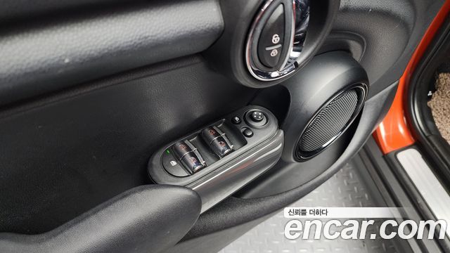 Mini Cooper 2019 — photo 18