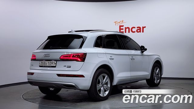 Audi Q5 2020 — photo 2