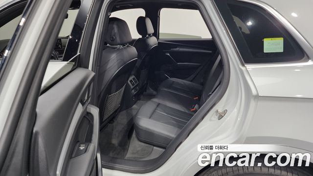 Audi Q5 2020 — photo 11