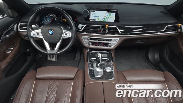 BMW 7-Series 2017 — photo 10