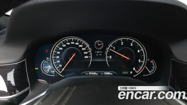 BMW 7-Series 2017 — photo 11