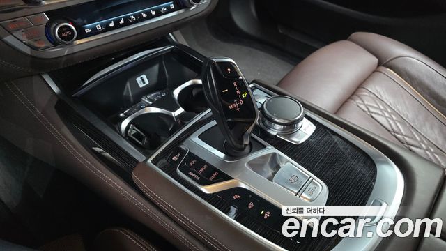BMW 7-Series 2017 — photo 12