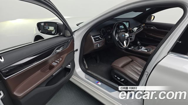 BMW 7-Series 2017 — photo 13