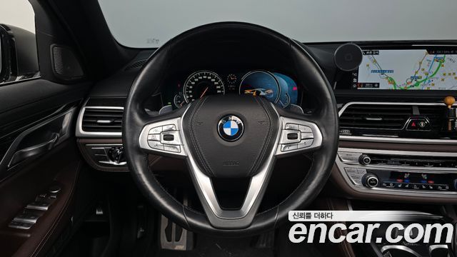 BMW 7-Series 2017 — photo 19