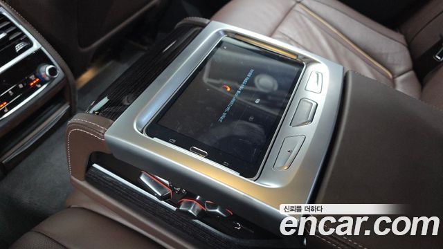 BMW 7-Series 2017 — photo 24