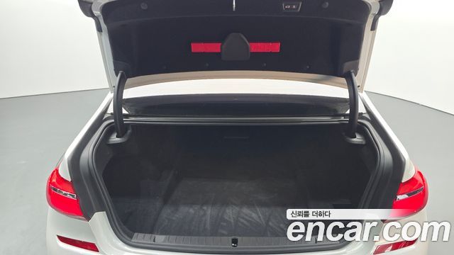 BMW 7-Series 2017 — photo 26
