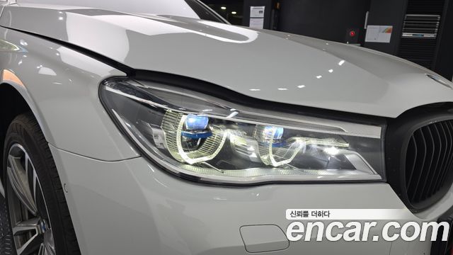 BMW 7-Series 2017 — photo 8
