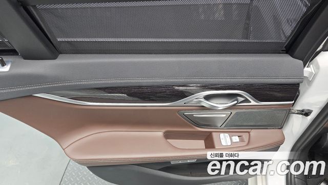 BMW 7-Series 2017 — photo 15