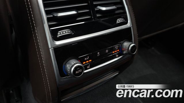 BMW 7-Series 2017 — photo 29