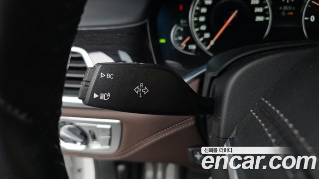 BMW 7-Series 2017 — photo 31