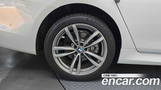 BMW 7-Series 2017 — photo 34